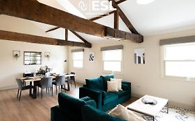 Free Parking - Shrewsbury Square - Central 2 Bedroom Top Floor Apartment